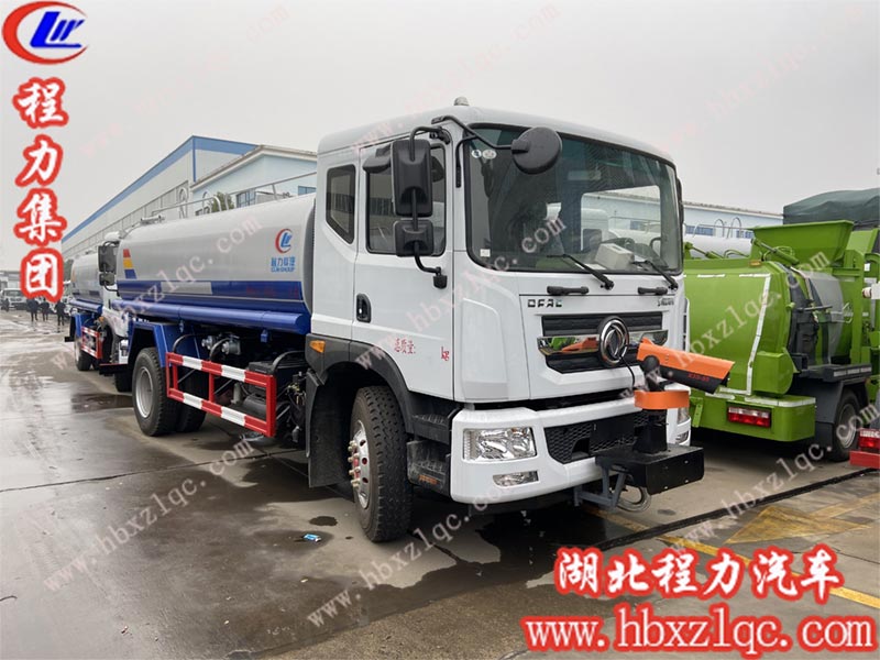 湖北程力集團(tuán)灑水車帶電子炮，輕松實(shí)現(xiàn)雨露均沾