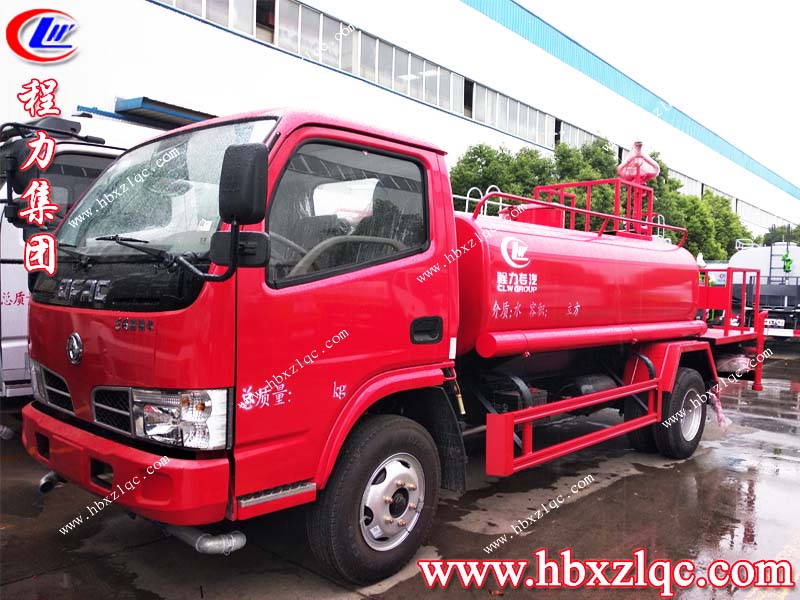 東風(fēng)多功能灑水車環(huán)衛(wèi)小能手，道路因你而美麗
