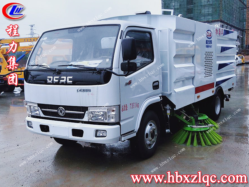 程力集團(tuán)，又一臺(tái)東風(fēng)多利卡功能掃路車(chē)開(kāi)往河北路上